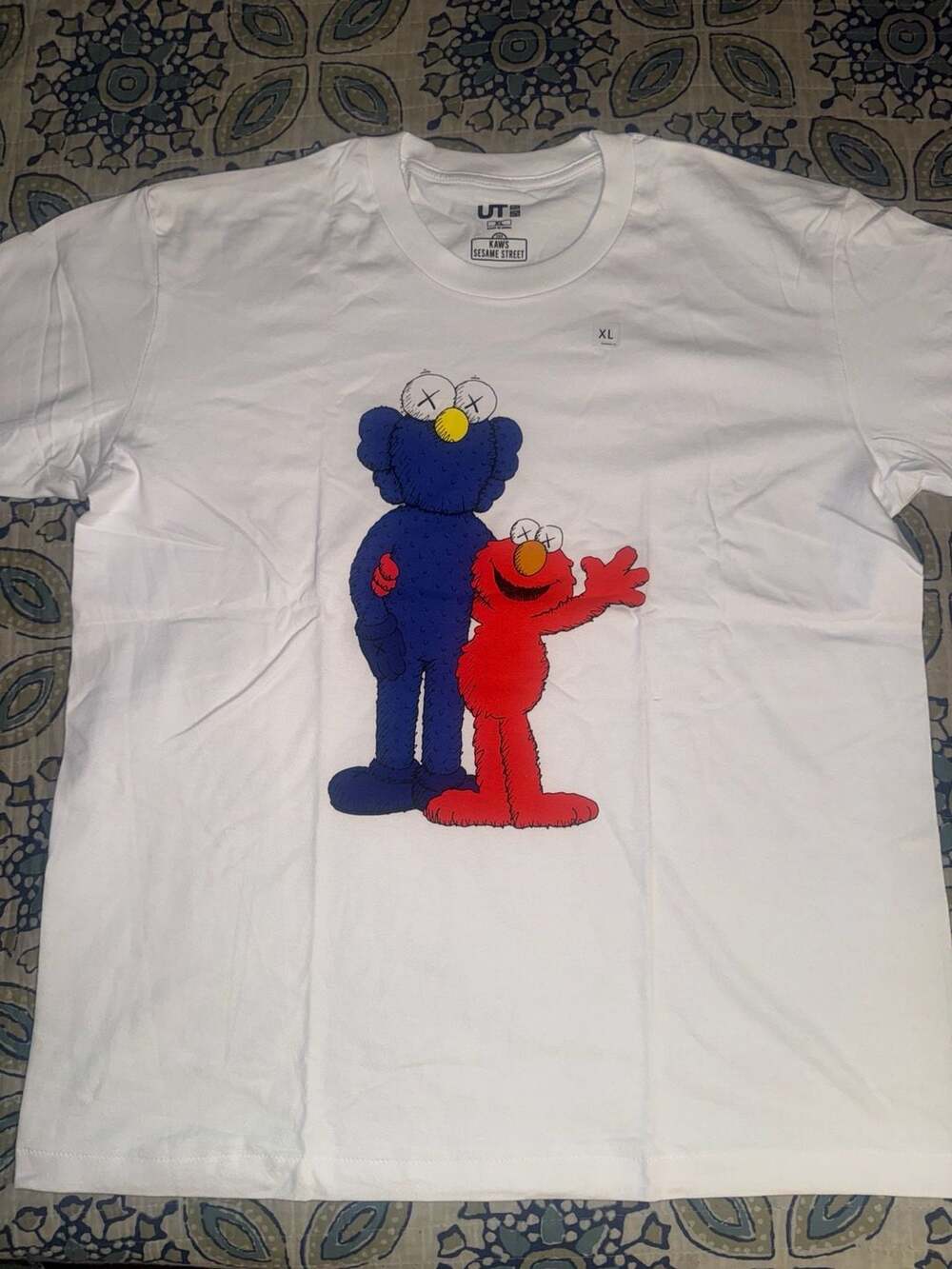 Uniqlo x KAWS x Sesame Street BFF Elmo & Cookie Monster White T-Shirt XL